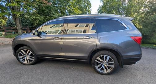 Gray 2016 Honda Pilot Elite