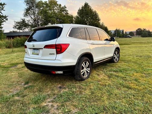White 2016 Honda Pilot EX-L