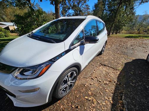 White 2019 Chevrolet Bolt EV Premier
