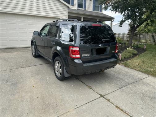 Gray 2009 Ford Escape XLT