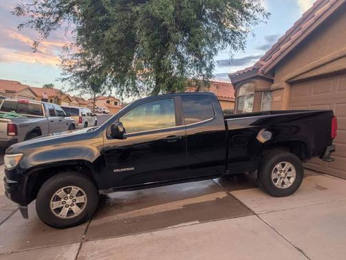 Black 2016 Chevrolet Colorado WT