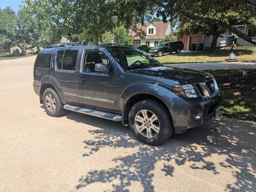 Gray 2011 Nissan Pathfinder Silver