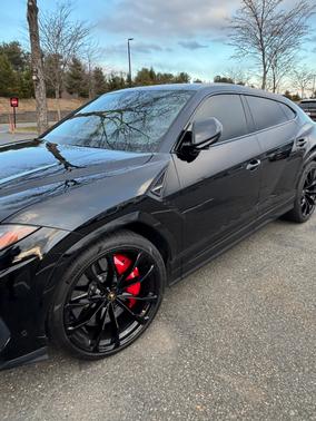 2022 Lamborghini Urus Base