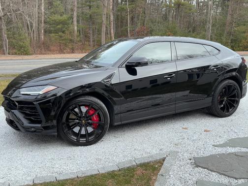 2022 Lamborghini Urus Base