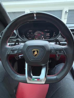 2022 Lamborghini Urus Base