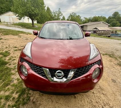 Red 2016 Nissan Juke SL