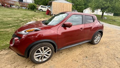 Red 2016 Nissan Juke SL