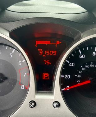 Red 2016 Nissan Juke SL