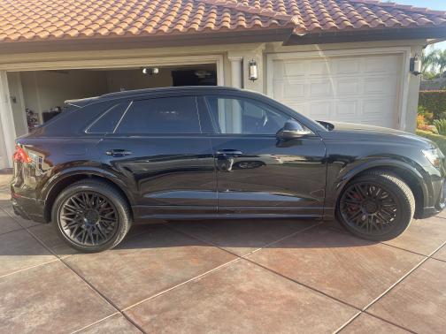 Photo 5 of 6 of 2022 Audi RS Q8 4.0T