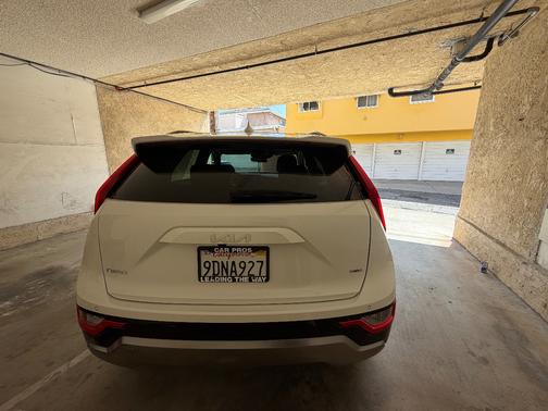 White 2023 Kia Niro EX Touring