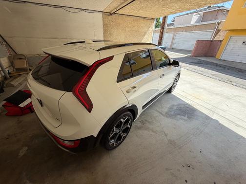 White 2023 Kia Niro EX Touring