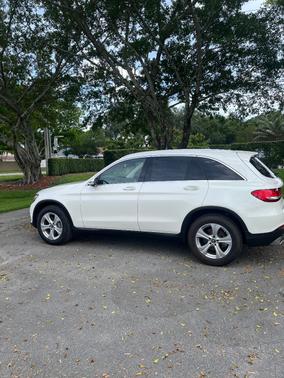 White 2017 Mercedes-Benz GLC 300 Base