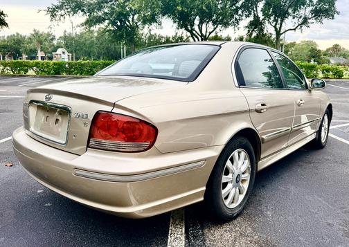 Gold 2005 Hyundai SONATA GLS