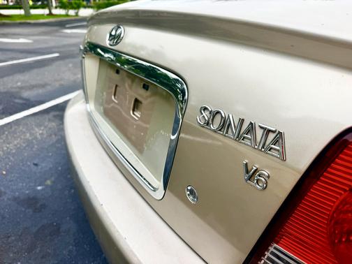 Gold 2005 Hyundai SONATA GLS