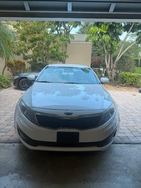 White 2013 Kia Optima LX