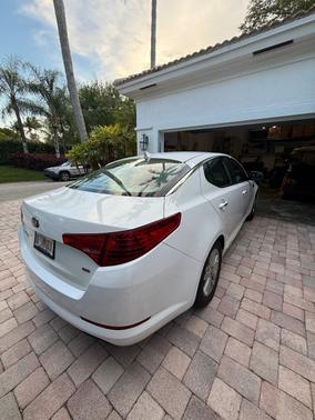 White 2013 Kia Optima LX