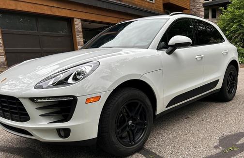 White 2018 Porsche Macan Macan