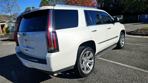 2017 Cadillac Escalade Luxury