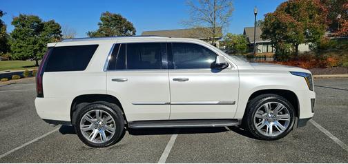 2017 Cadillac Escalade Luxury