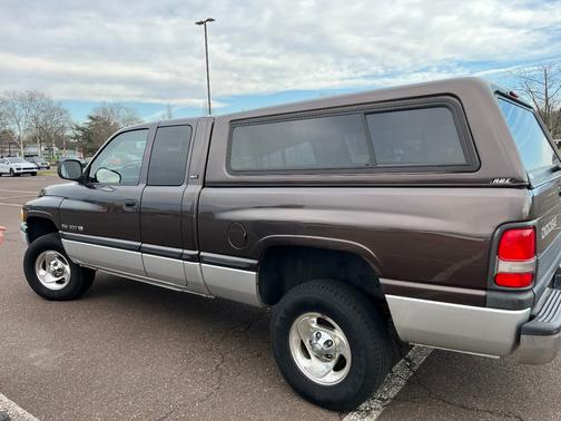 Brown 1998 Dodge Ram 1500 Quad Cab