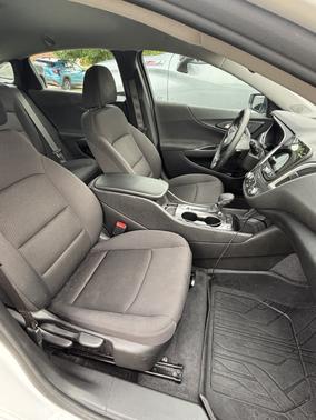 White 2022 Chevrolet Malibu 1LS