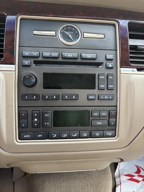 Black 2007 Lincoln Town Car Signature