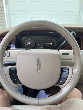 Black 2007 Lincoln Town Car Signature