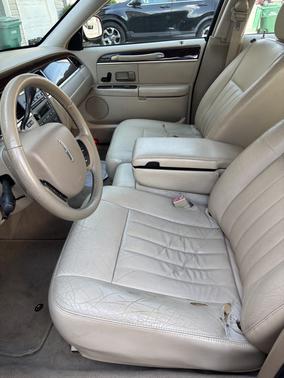 Black 2007 Lincoln Town Car Signature