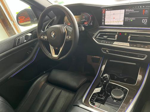 Black 2022 BMW X5 xDrive40i