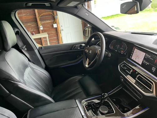 Black 2022 BMW X5 xDrive40i