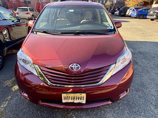 2017 Toyota Sienna LE