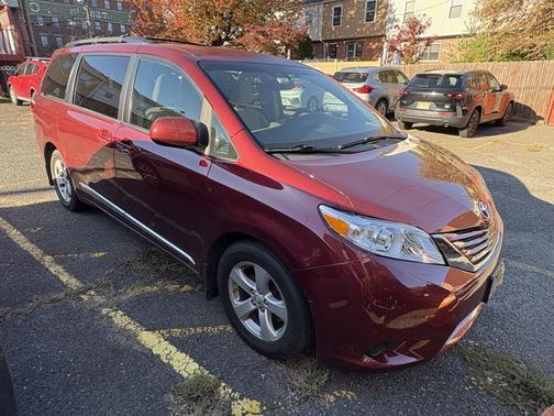 2017 Toyota Sienna LE
