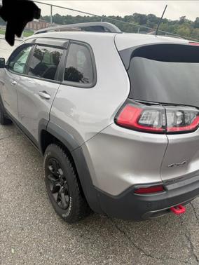 Silver 2019 Jeep Cherokee Trailhawk