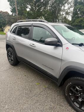 Silver 2019 Jeep Cherokee Trailhawk