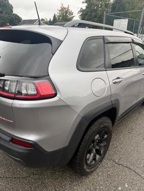 Silver 2019 Jeep Cherokee Trailhawk