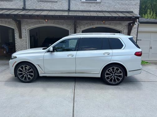 White 2022 BMW X7 xDrive40i