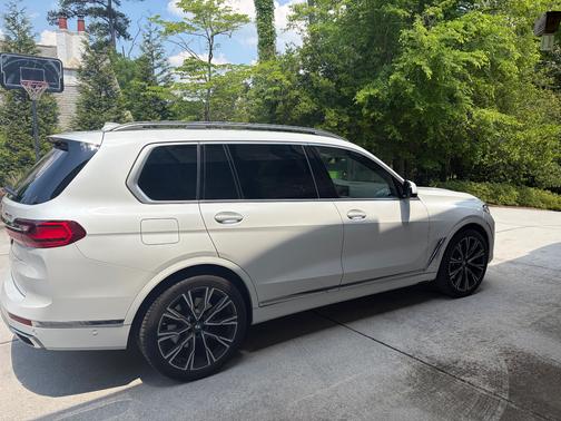 White 2022 BMW X7 xDrive40i