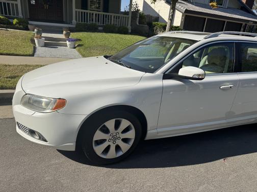 2008 Volvo V70 3.2