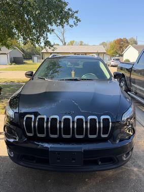 Black 2017 Jeep Cherokee Latitude
