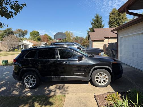 Black 2017 Jeep Cherokee Latitude