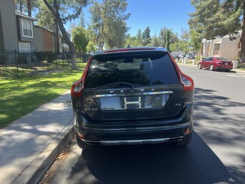 Gray 2015 Volvo XC60 T6 Platinum