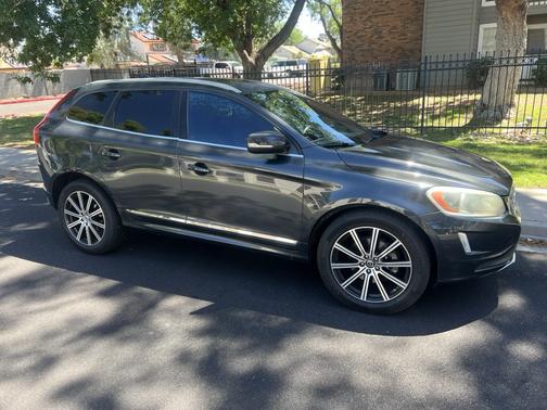 Gray 2015 Volvo XC60 T6 Platinum