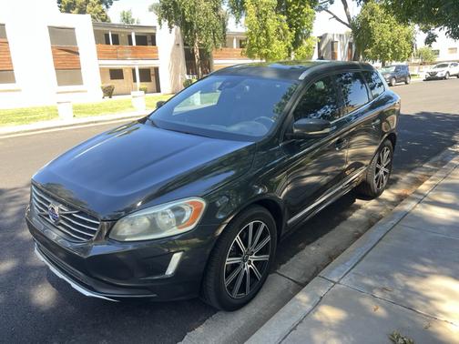 Gray 2015 Volvo XC60 T6 Platinum