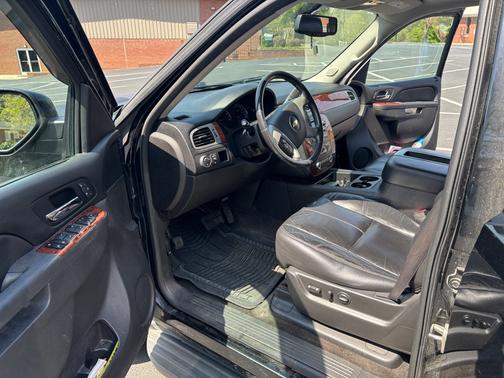 Black 2014 Chevrolet Suburban 1500 LT