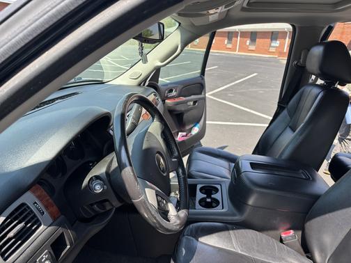 Black 2014 Chevrolet Suburban 1500 LT