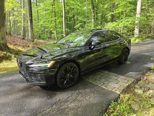 2023 Volvo S60 Recharge Plug-In Hybrid T8 Ultimate Black Edition