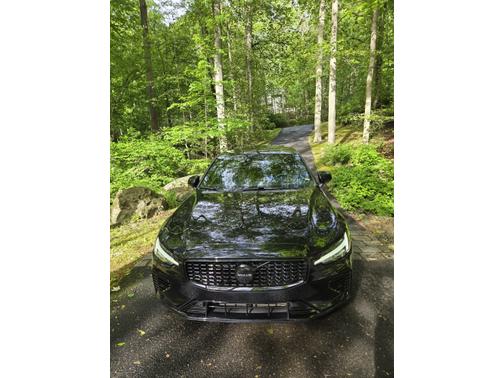2023 Volvo S60 Recharge Plug-In Hybrid T8 Ultimate Black Edition