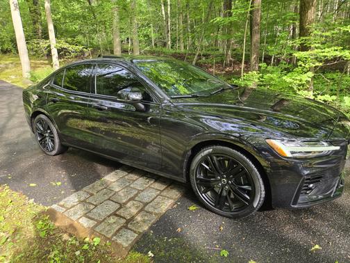 2023 Volvo S60 Recharge Plug-In Hybrid T8 Ultimate Black Edition