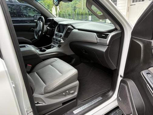 White 2019 Chevrolet Suburban LT