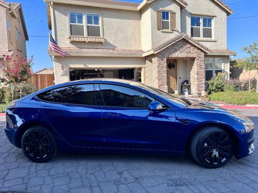 Blue 2022 Tesla Model 3 Long Range